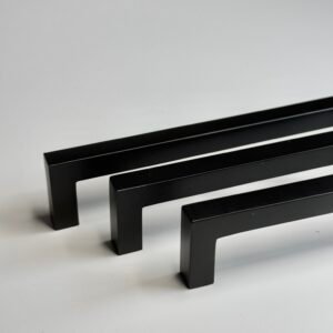 Alternative view of Bold Black 96